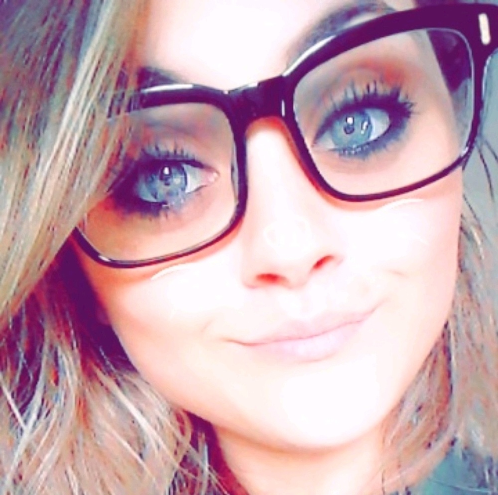 Meet your Posher, Caitlin